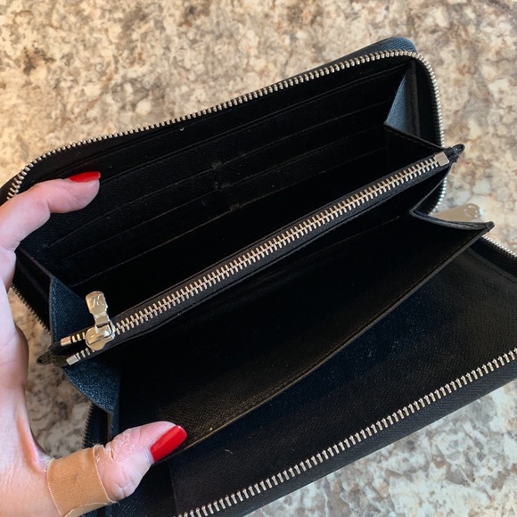 SOLD Authentic Louis Vuitton Zippy Organizer - Picture 7 of 8